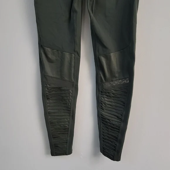Alo Yoga Moto Legging Ribbed Green Women's Size Large Gym Athleisure Sporty - Picture 4 of 9